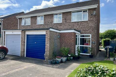 3 bedroom semi-detached house for sale