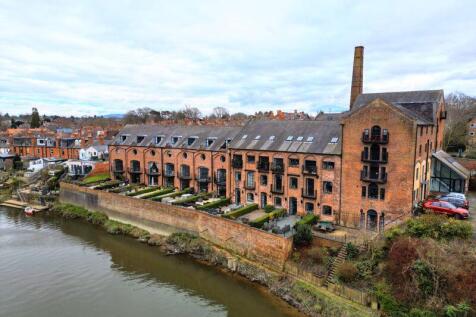 3 bedroom town house for sale