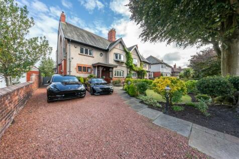 4 bedroom semi-detached house for sale