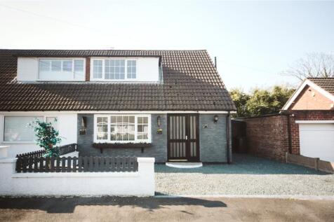 Lancaster Drive, Southport... 3 bed semi