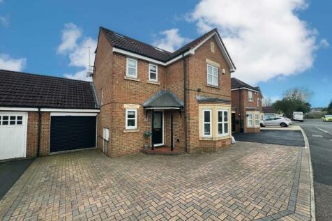 4 bedroom link detached house for sale