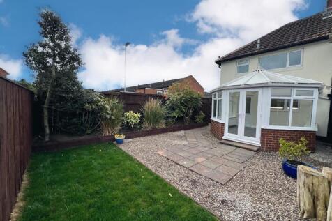 2 bedroom semi-detached house for sale