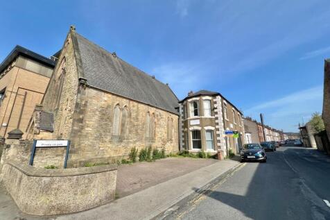 End of terrace house for sale