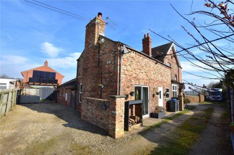2 bedroom semi-detached house for sale