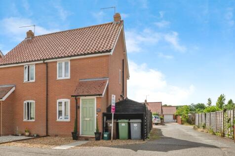 2 bedroom semi-detached house for sale