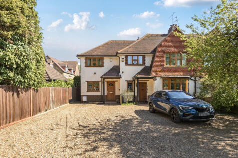 Between Streets, Cobham, KT11 2 bed semi