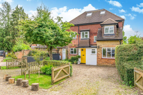 Irene Road, Cobham, KT11 4 bed detached house for sale