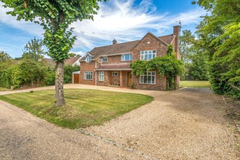High Park Avenue, East Horsley, KT24 5 bed detached house for sale