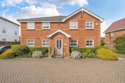 Ockham Road South, East Horsley, KT24 2 bed flat for sale