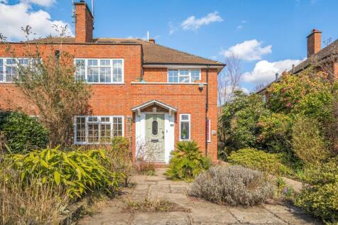 Linden Close, Thames Ditton, KT7 3 bed maisonette for sale