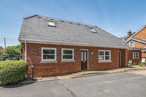 Hidden Close, West Molesey, KT8 2 bed flat for sale