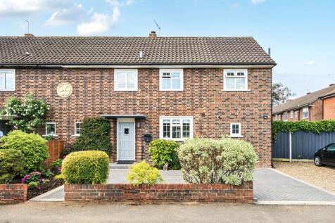 Brookfield Gardens, Claygate, KT10 3 bed semi