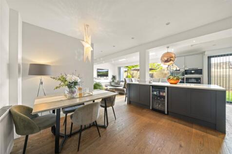 Onslow Close, Thames Ditton, KT7 4 bed semi
