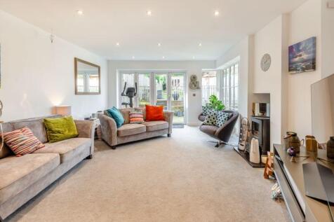 4 bedroom semi-detached house for sale