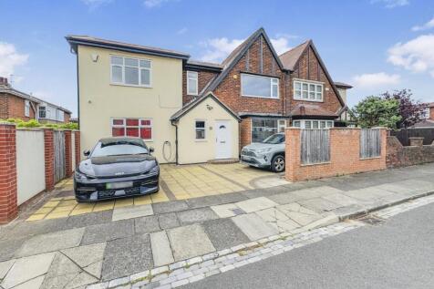 4 bedroom semi-detached house for sale