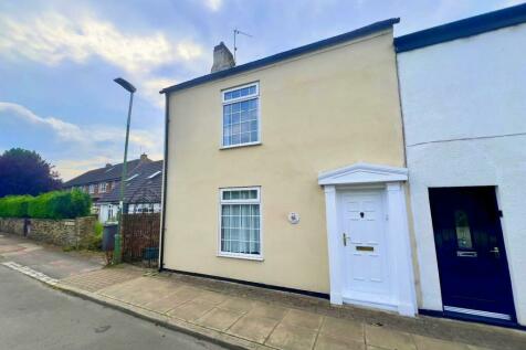 2 bedroom semi-detached house for sale