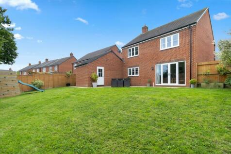 4 bedroom detached house for sale