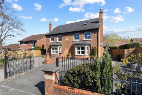 Eastry, Merick Road, Malvern, WR14 1DD 3 bed semi