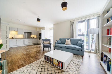 Denzil Road, Guildford, GU2 2 bed flat for sale
