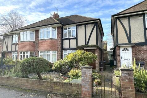 Lawn Close, New Malden, KT3 2 bed flat for sale