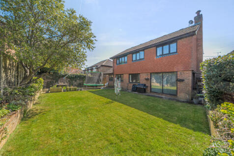 Duffins Orchard, Ottershaw, KT16 4 bed detached house for sale