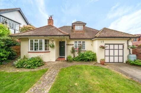 Vicarage Lane, Laleham, TW18 3 bed detached house for sale