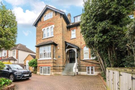 Gloucester Road, Teddington, TW11 2 bed flat for sale