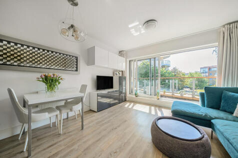 Carlisle Court, Blagrove Road... 2 bed flat for sale
