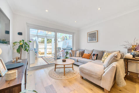 4 bedroom terraced house for sale