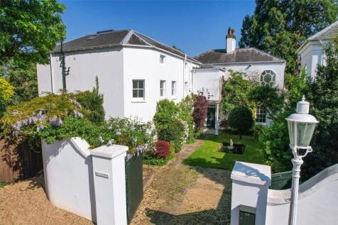6 bedroom detached house for sale