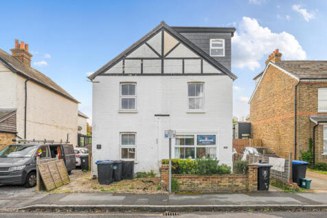 Station Road, West Byfleet, KT14 3 bed semi