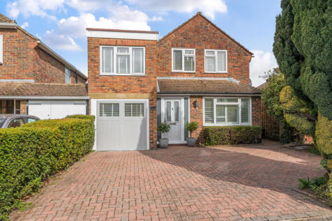 Lake Close, Byfleet, KT14 4 bed detached house for sale
