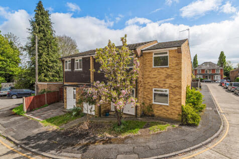 Birchwood Drive, West Byfleet, KT14 3 bed semi