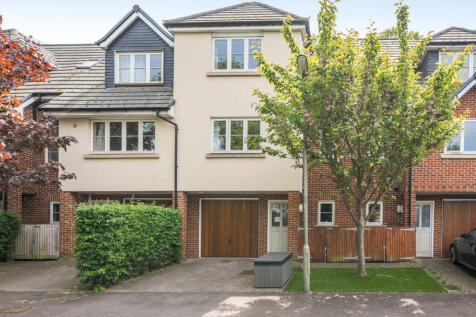 York Close, Byfleet, KT14 3 bed terraced house for sale