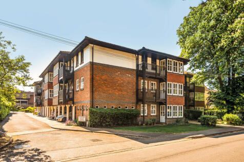 Madeira Road, West Byfleet, KT14 2 bed flat for sale