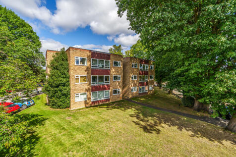 St. Georges Avenue, Weybridge, KT13 2 bed flat for sale