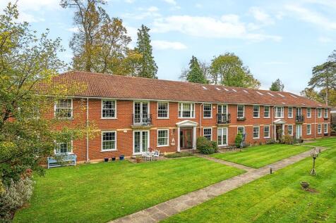 Cobbetts Hill, Weybridge, KT13 3 bed apartment for sale