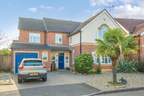 Davis Road, Weybridge, KT13 5 bed detached house for sale