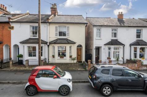 Dorchester Road, Weybridge, KT13 3 bed semi