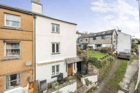 4 bedroom end of terrace house for sale