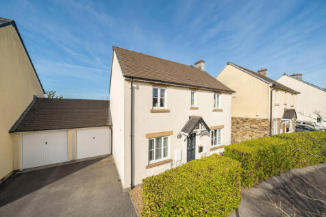 3 bedroom link detached house for sale