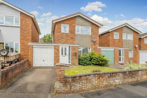 3 bedroom link detached house for sale