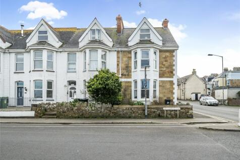 4 bedroom end of terrace house for sale