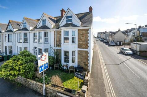 4 bedroom end of terrace house for sale