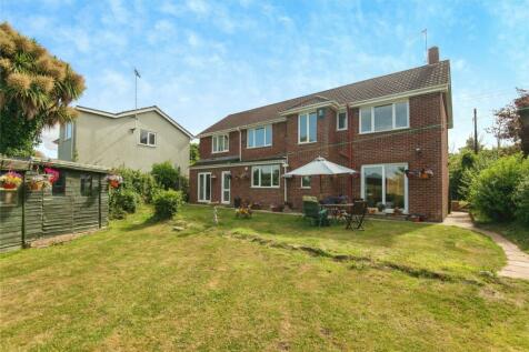 6 bedroom detached house for sale