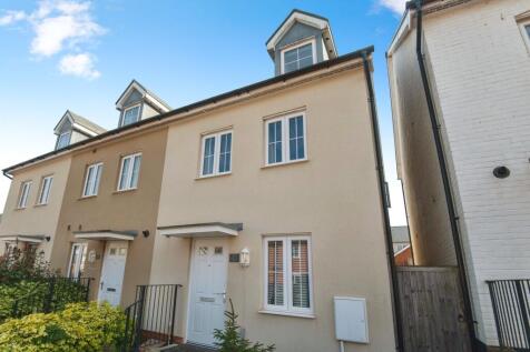 4 bedroom end of terrace house for sale