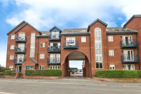 3 bedroom flat for sale