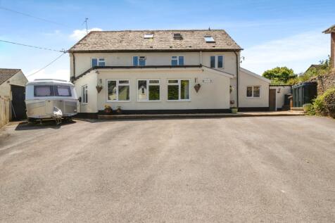 6 bedroom detached house for sale