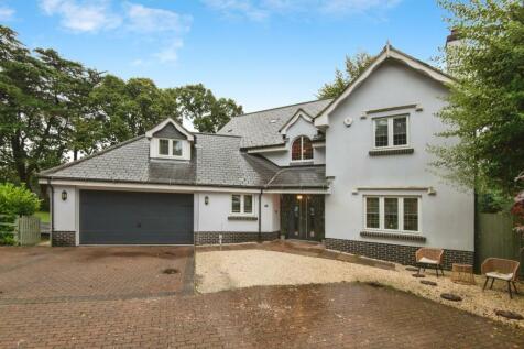 5 bedroom detached house for sale