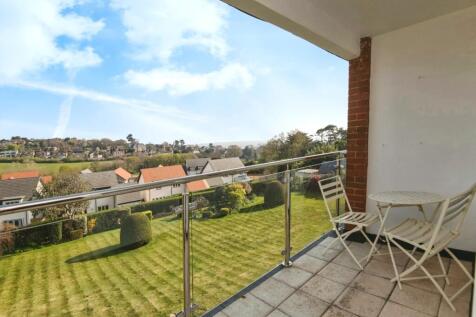 3 bedroom flat for sale